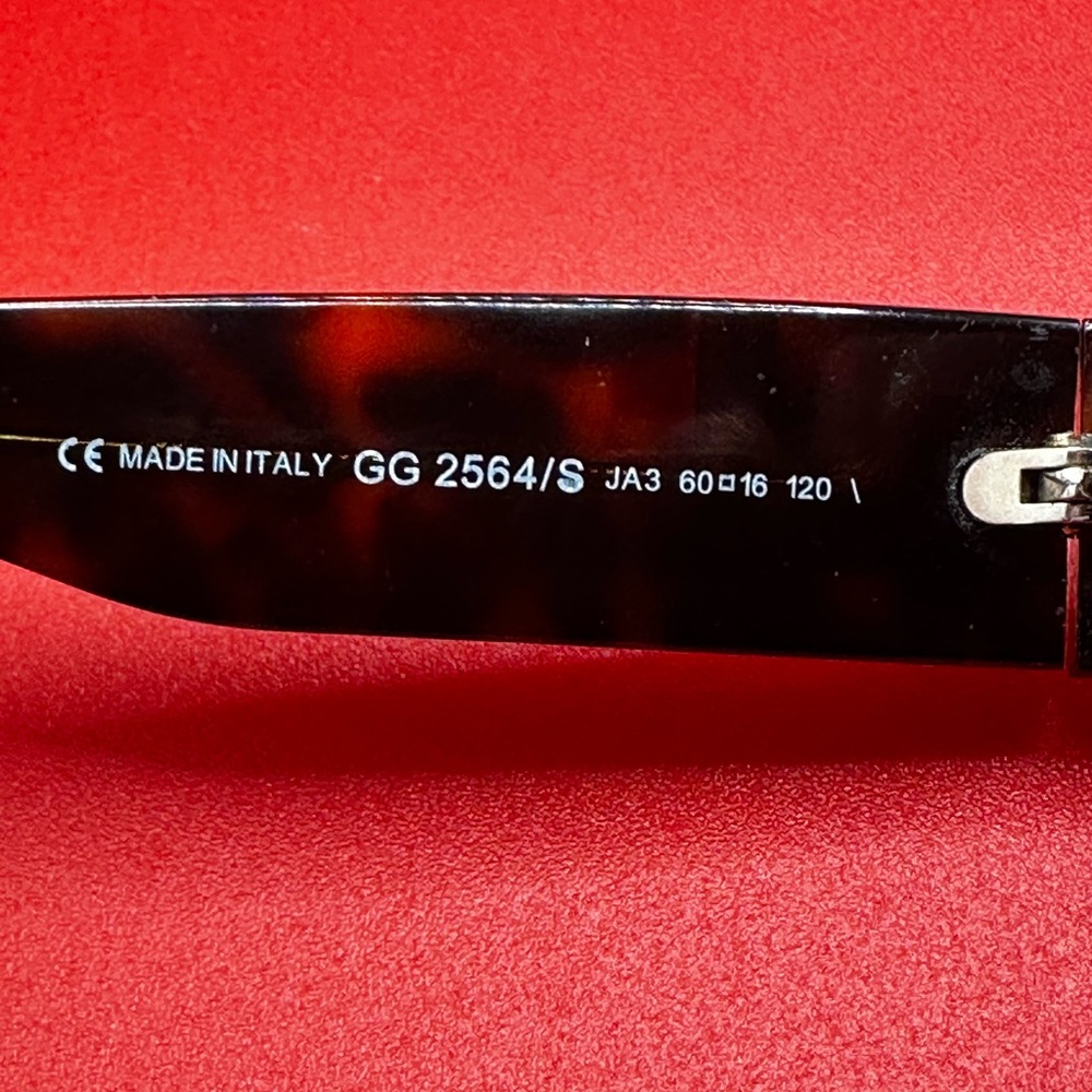 Gucci Tortoiseshell Rectangular Sunglasses - image 7